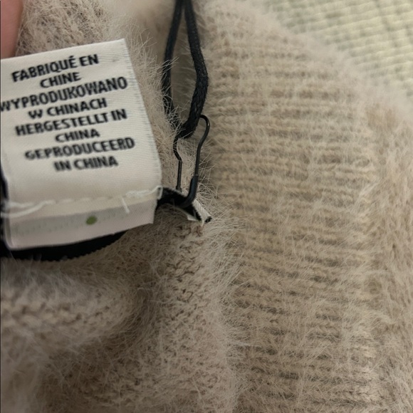 Sincerely Jules Soft Beige Knit Sweater Sz M - Picture 6 of 7